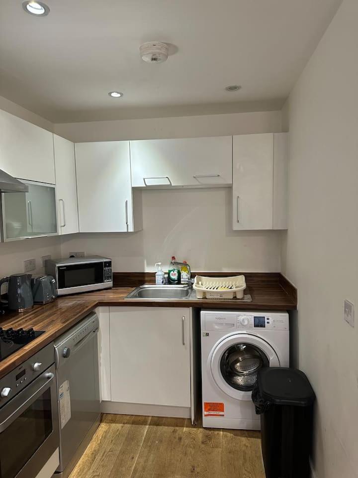 New Build 2 Bedroom With 2 Bath In Londyn Zewnętrze zdjęcie