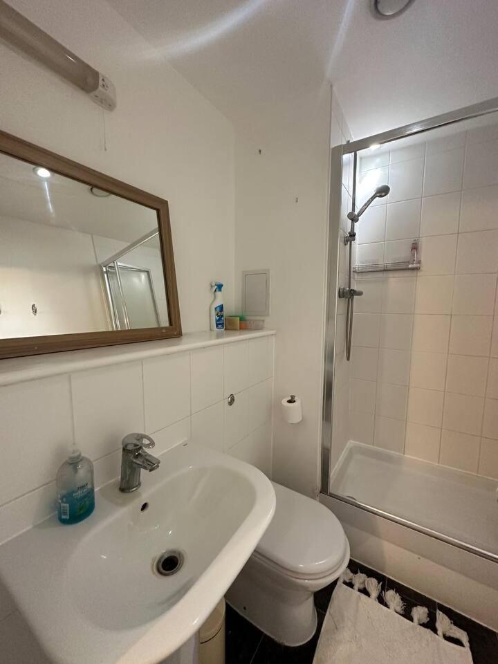New Build 2 Bedroom With 2 Bath In Londyn Zewnętrze zdjęcie