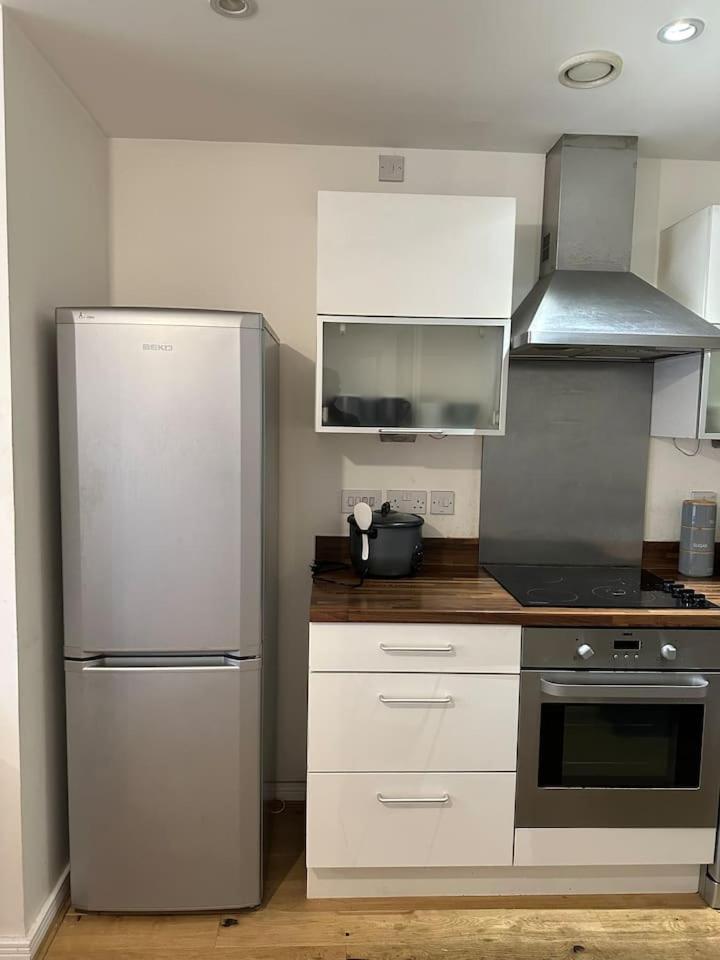 New Build 2 Bedroom With 2 Bath In Londyn Zewnętrze zdjęcie