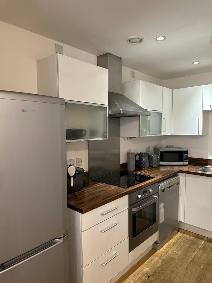 New Build 2 Bedroom With 2 Bath In Londyn Zewnętrze zdjęcie