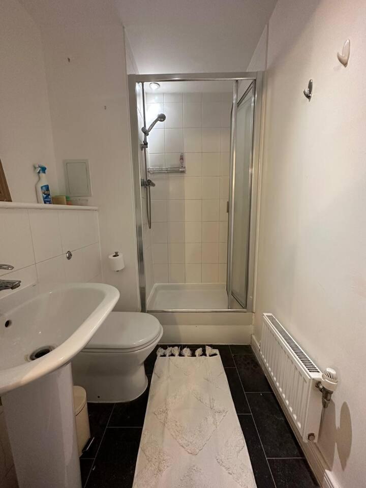 New Build 2 Bedroom With 2 Bath In Londyn Zewnętrze zdjęcie