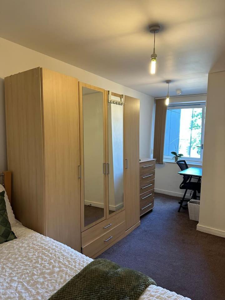 New Build 2 Bedroom With 2 Bath In Londyn Zewnętrze zdjęcie